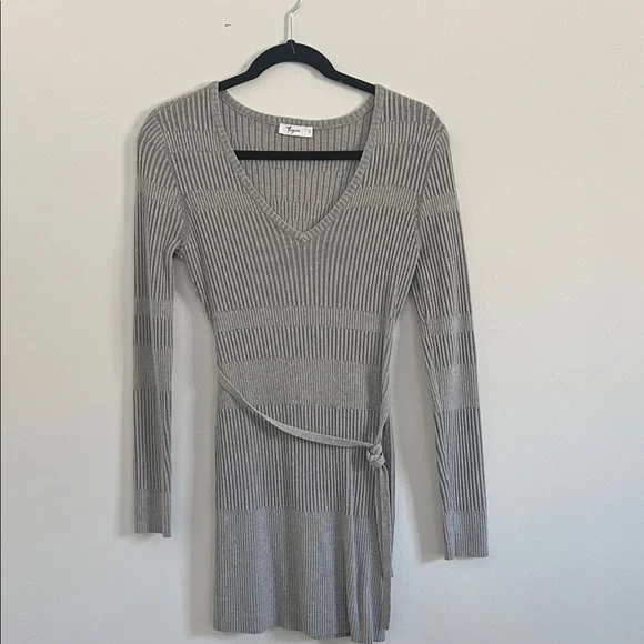 2pc Maternity & Nursing T shirt / Sweaterdress - Picture 3 of 4